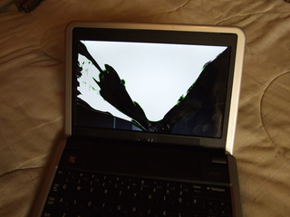 laptop broken 320x240 laptop broken 320x240